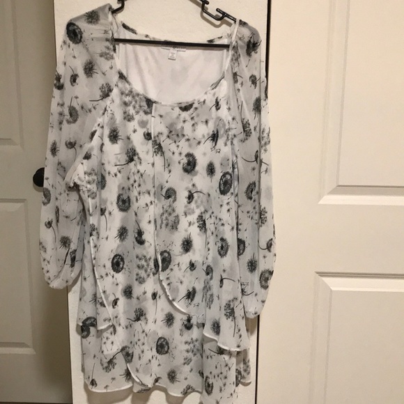 Beautiful blouse - Picture 1 of 1